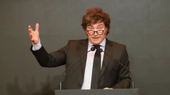 Milei viaja a España para presentar su libro y asistir a la convención del partido de derecha Vox