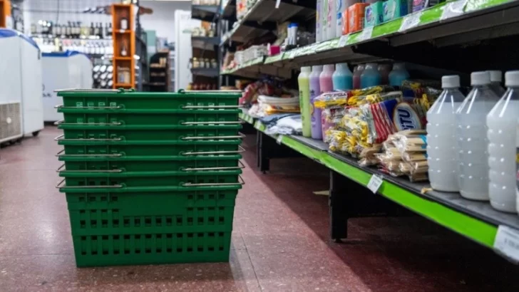Caída del consumo: las ventas en supermercados cayeron un 9,3% en marzo