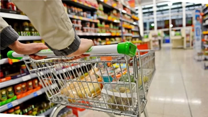 El consumo en supermercados cayó un 7,3% en marzo