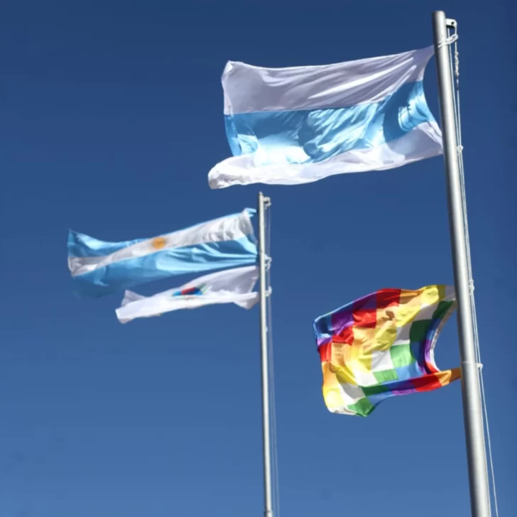 Nuevas banderas ya flamean en el punto más alto de Tucumán