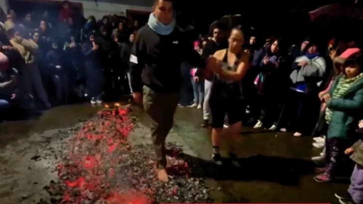 Noche de San Juan: hubo quema de muñeco en Villa Urquiza