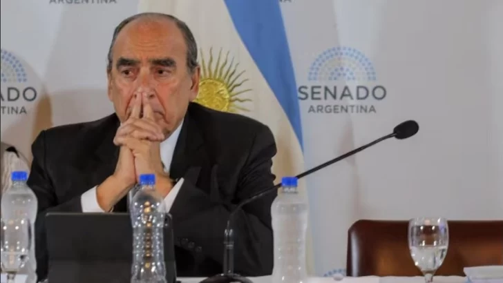 Ley Bases: el gobierno aceptaría que Aerolíneas Argentina siga siendo estatal