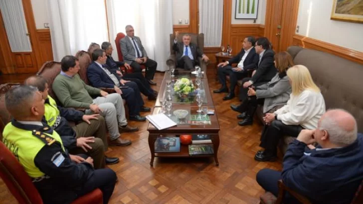 Reunión entre el gobernador Jaldo y su Gabinete para ultimar detalles sobre los actos protocolares