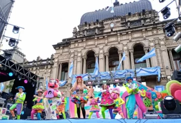 Continúa la fiesta de la Independencia en la explanada de Casa de Gobierno