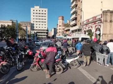 Choferes de Uber protestan contra sanciones y persecuciones