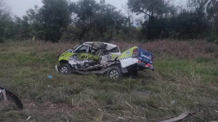 Una camioneta colisionó con móvil policial