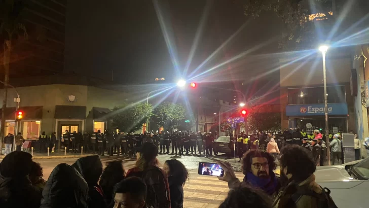 Detuvieron a tres personas en una protesta contra el Presidente