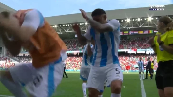 Los franceses silbaron el himno argentino e invadieron la cancha y agredieron a los futbolistas albicelestes