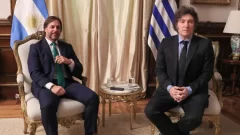 Milei se reunió durante una hora con Lacalle Pou en la Casa Rosada luego de las críticas en la cumbre del Mercosur