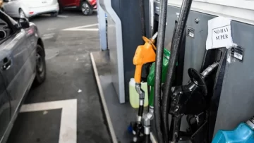 La venta de combustibles cayó en todo el país, pero más en ciudades fronterizas