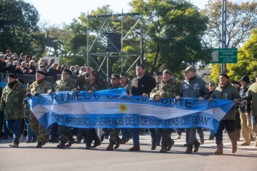 Petri celebró el regreso del desfile militar para el Día de la Independencia