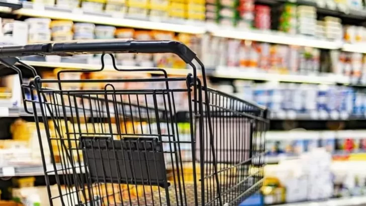 Consumo en crisis: ventas en supermercados y mayoristas cayeron hasta 13,3% en mayo