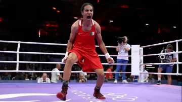 El llanto desconsolado de la boxeadora de la polémica tras asegurarse una medalla en París 2024