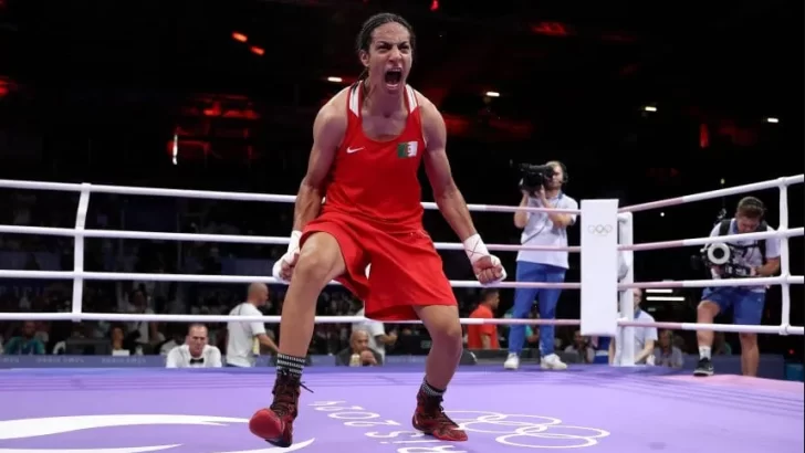 El llanto desconsolado de la boxeadora de la polémica tras asegurarse una medalla en París 2024