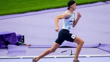 París 2024: el argentino Elián Larregina ganó el repechaje y clasificó a las semifinales en los 400 metros