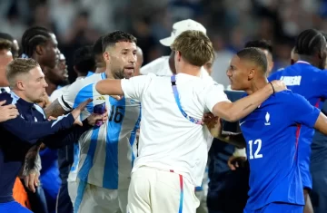 Incidentes entre los futbolistas de Argentina y Francia tras el final del partido de los Juegos Olímpicos