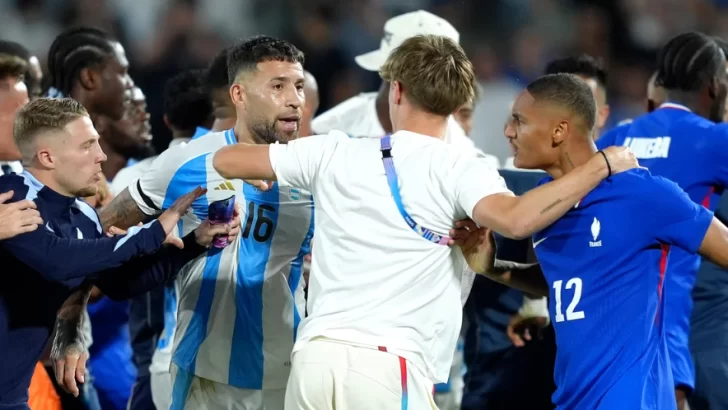 Incidentes entre los futbolistas de Argentina y Francia tras el final del partido de los Juegos Olímpicos