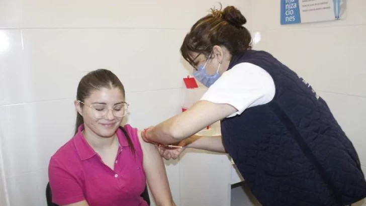 Más de 2.500 adolescentes ya recibieron la vacuna contra el dengue