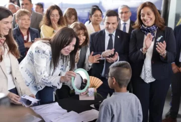 La ministra Sandra Pettovello recorrió una escuela en La Florida