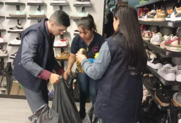 Incautaron mercadería ilegal en un local de calle Alsina al 1.100