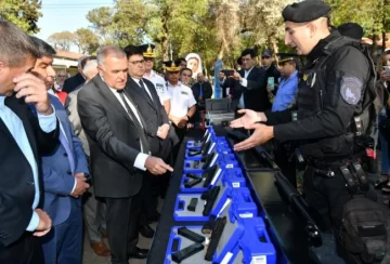 El Gobernador entregó insumos y armamento para la Policía y el servicio Penitenciario