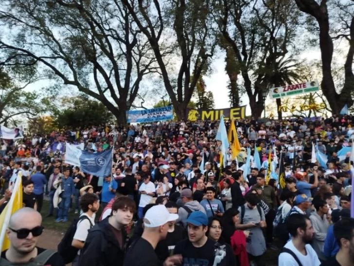 Javier Milei lanza su partido, La Libertad Avanza, a nivel nacional y encabeza un acto en Parque Lezama