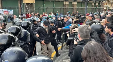 Tensión e incidentes frente al Congreso tras la confirmación del veto de Milei a la ley de movilidad jubilatoria