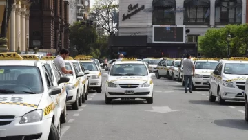 Taxistas mantienen sus reclamos contra la plataforma de Uber