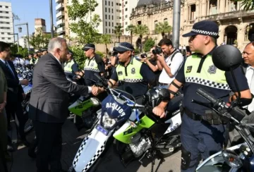 El Gobierno entregó 100 motos a la Policía de Tucumán