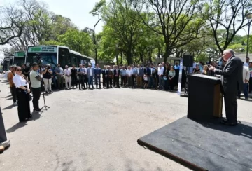 El gobernador Jaldo ratificó la compra de 100 colectivos