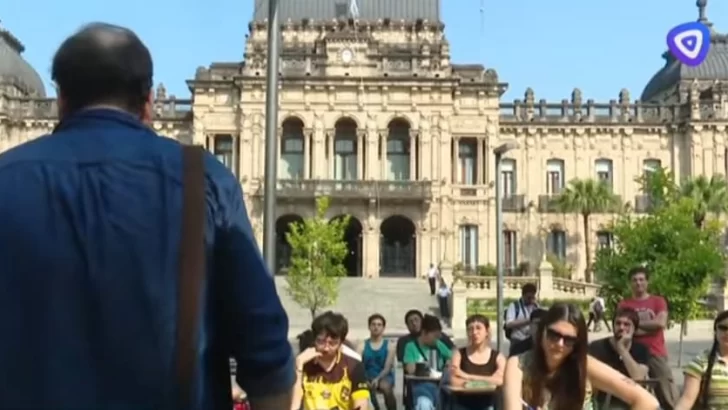 Dictaron clases públicas en la Plaza Independencia