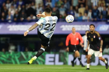 Argentina le ganó a Perú con un golazo de Lautaro Martínez y cerró un año exitoso