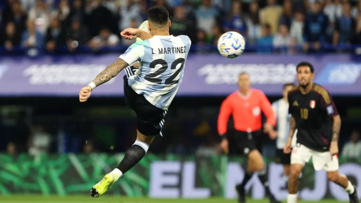 Argentina le ganó a Perú con un golazo de Lautaro Martínez y cerró un año exitoso