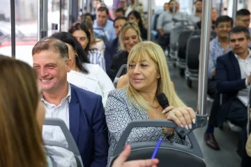 La intendenta Chahla recorrió la ciudad en colectivo buscando soluciones para los vecinos