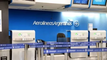 El Gobierno exigió a los gremios aeronáuticos una propuesta para no cerrar la empresa