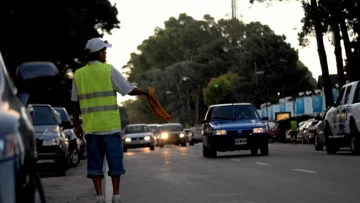 Proponen implementar un sistema de estacionamiento medido solidario en Tucumán