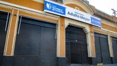 Reclamo de adultos mayores por el traslado de una sede
