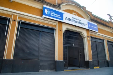 Reclamo de adultos mayores por el traslado de una sede