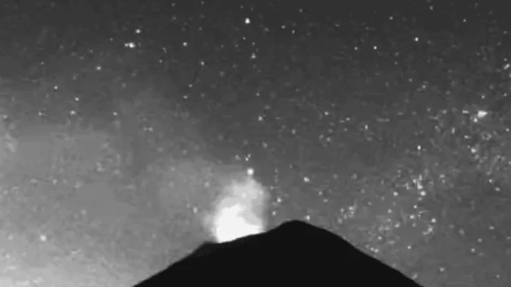 Otra misteriosa luz sobre el volcán Popocatépetl y la teoría ovni que desata polémica