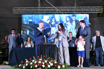 Jaldo le tomó juramento a Gabriela Rodríguez como nueva intendenta de La Cocha