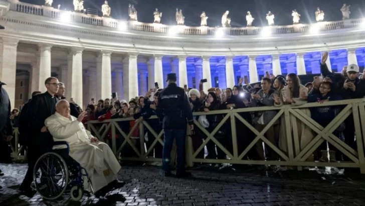 Francisco celebró la última misa de 2024 con mensaje de Año Nuevo y visita al pesebre