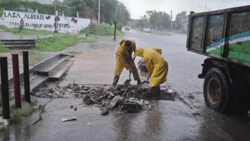 Lluvias veraniegas colapsan drenajes en Tucumán: Retiran más de 100 toneladas de basura