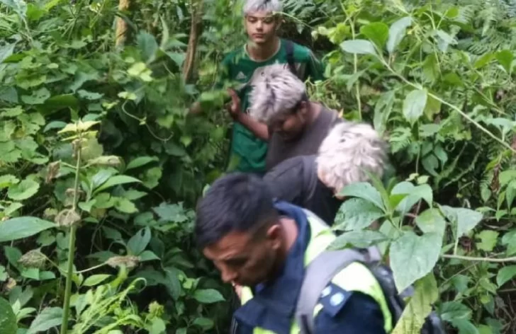 Rescatan a tres jóvenes que se habían perdido en el cerro San Javier