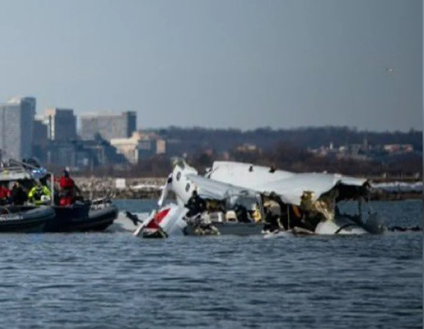 Recuperan cajas negras del avión accidentado en Washington