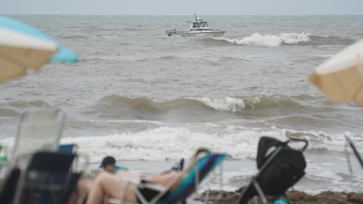 Punta del Este: un argentino desapareció tras tirarse al mar para rescatar a una compañera de trabajo