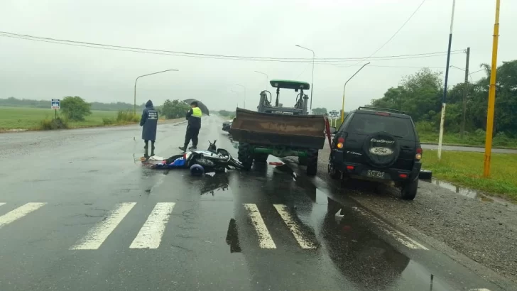 Una motociclista perdió la vida tras impactar contra un tractor