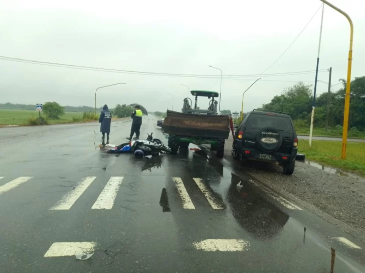 Una motociclista perdió la vida tras impactar contra un tractor