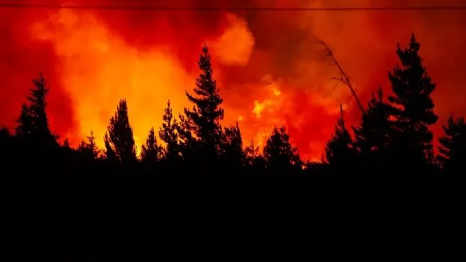 Sigue el incendio forestal en Epuyén y ya se quemaron más de 3 mil hectáreas