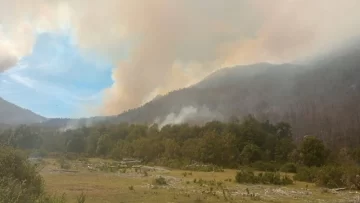 El fuego ya consumió más de 2 mil hectáreas en Bariloche