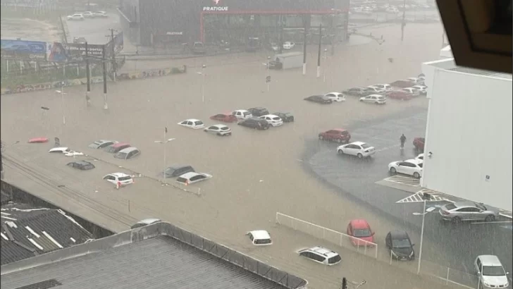 Imágenes impactantes de un intenso temporal en Florianópolis y Camboriú